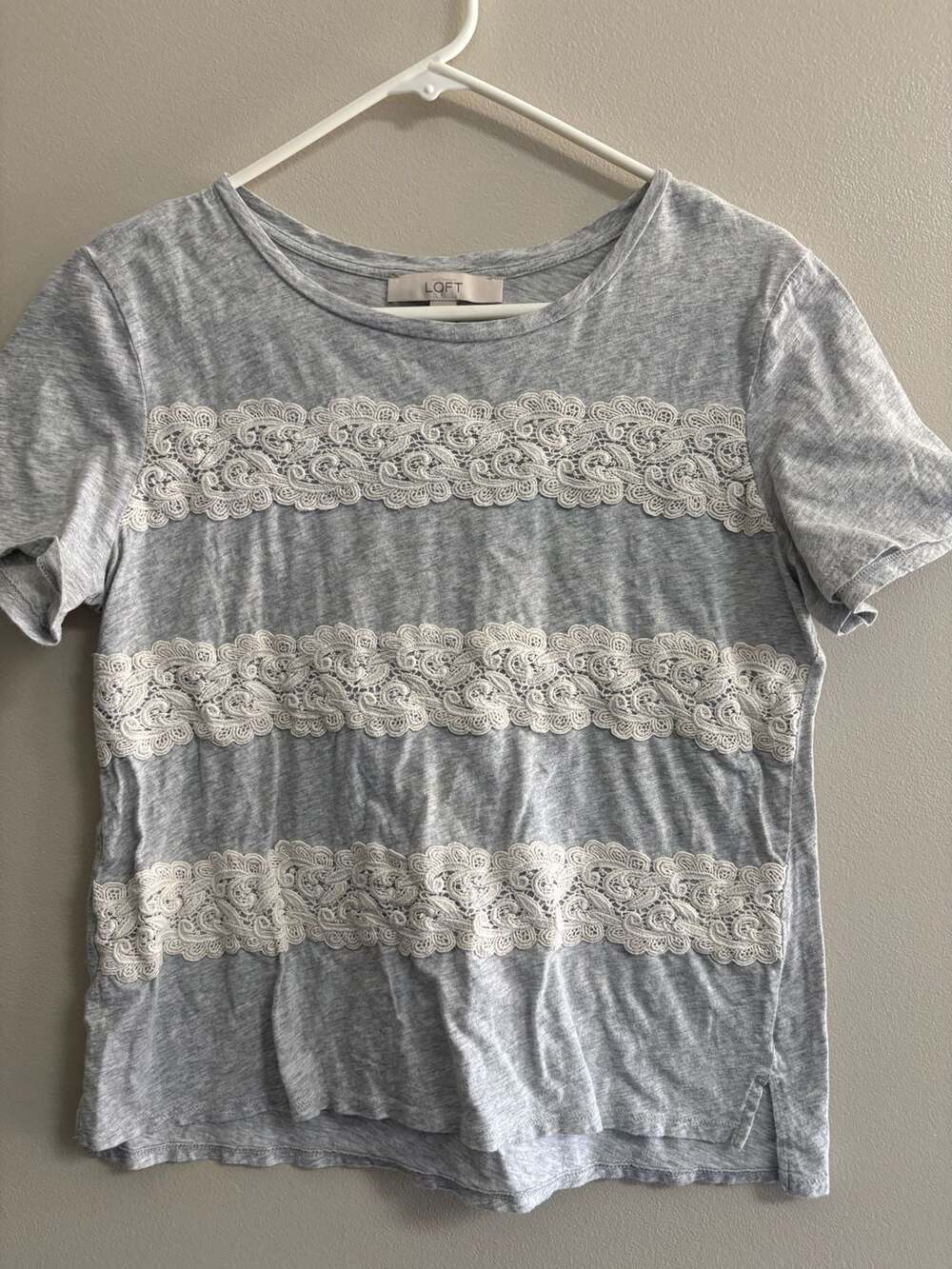 LOFT Gray Short Sleeve T-Shirt with Lace Trim Detail Size M